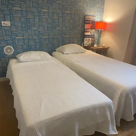 Double Room&comfortable&lisbon&cascais&beach&pool Habitación en casa particular Caxias